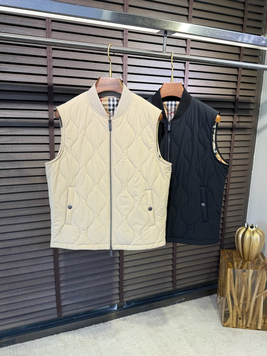 버버리 FW2025 신상 야구넥 패딩 조끼