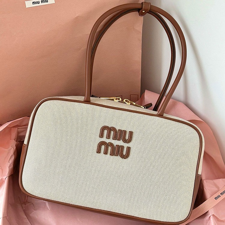 미우미우(Miu Miu) 캔버스 가죽 보 백