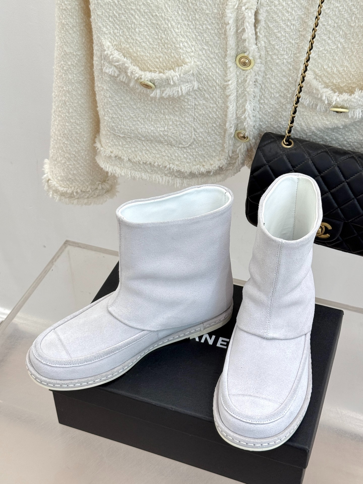 샤넬 클래식 더블C 스웨이드 워커