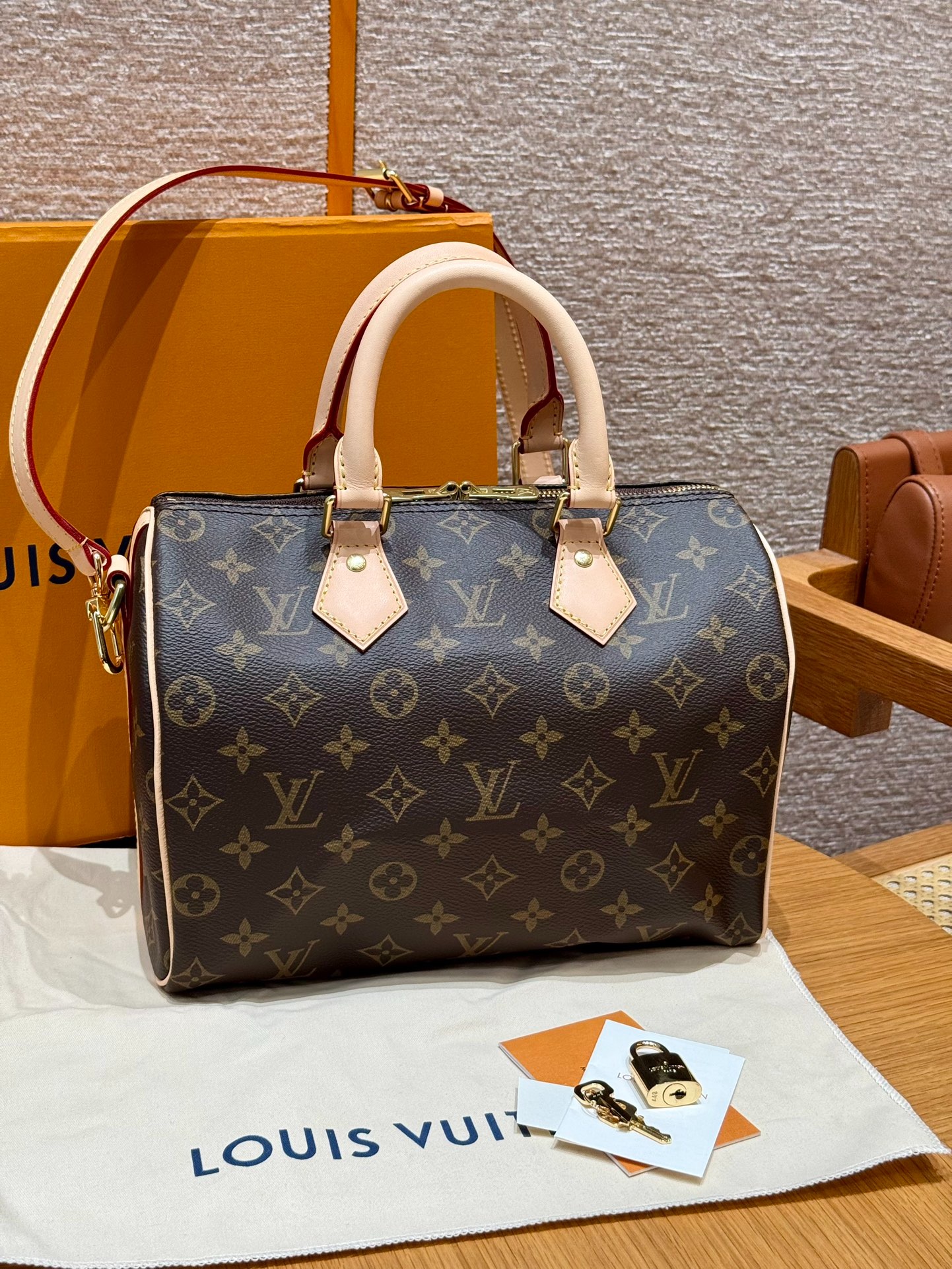 루이비통 스피드 반둘리에 30 파우치