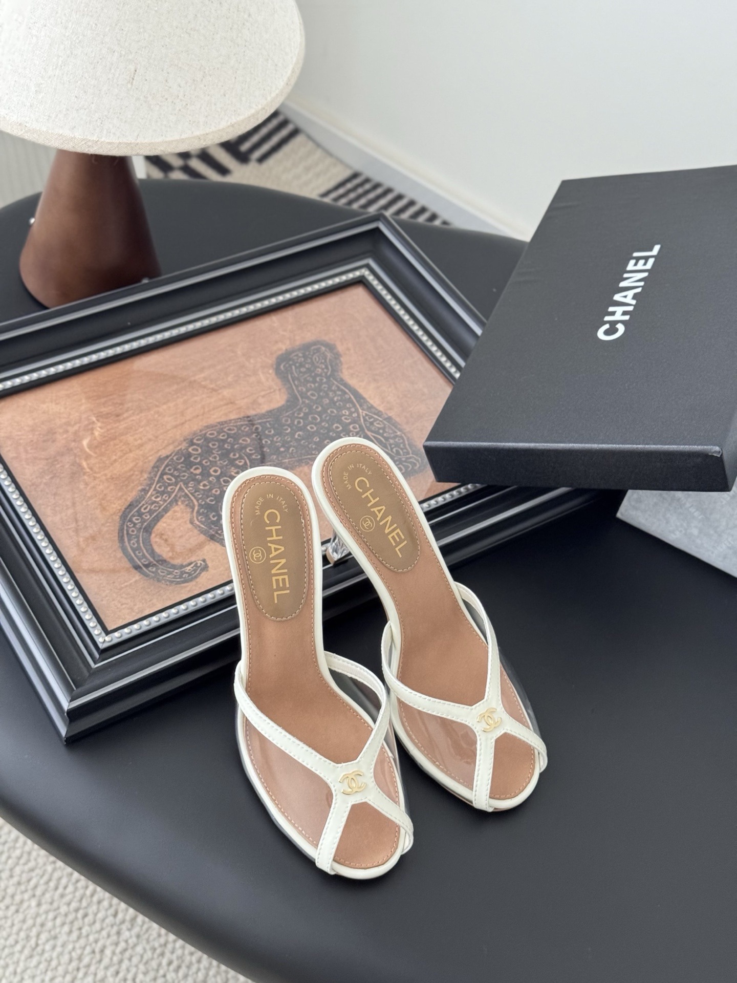 샤넬 24S 자수 망사 슬리퍼