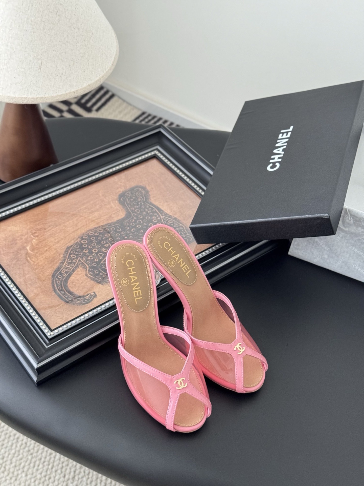 샤넬 24S 자수 망사 슬리퍼