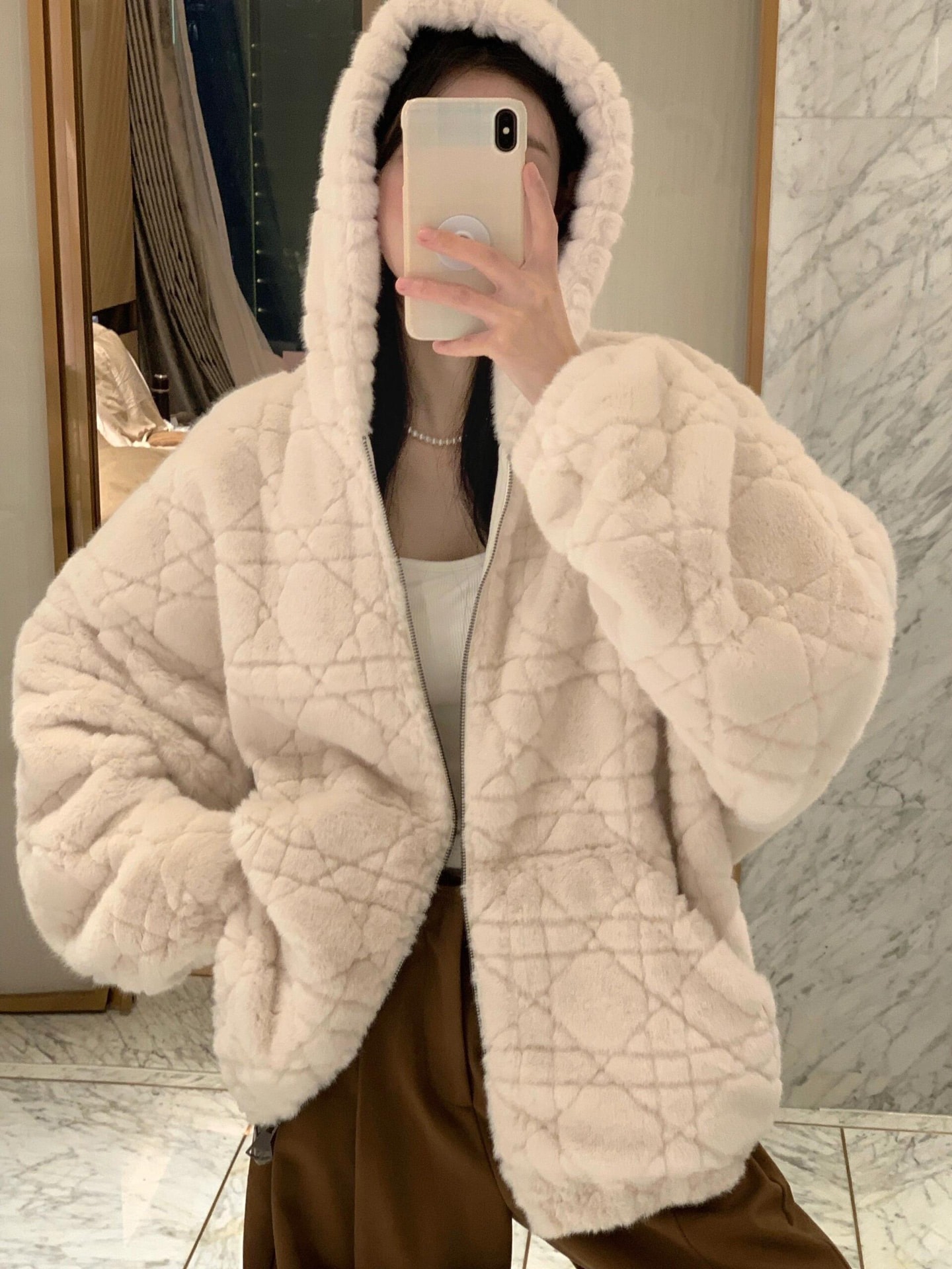 밍크털 라이크 후드 점퍼