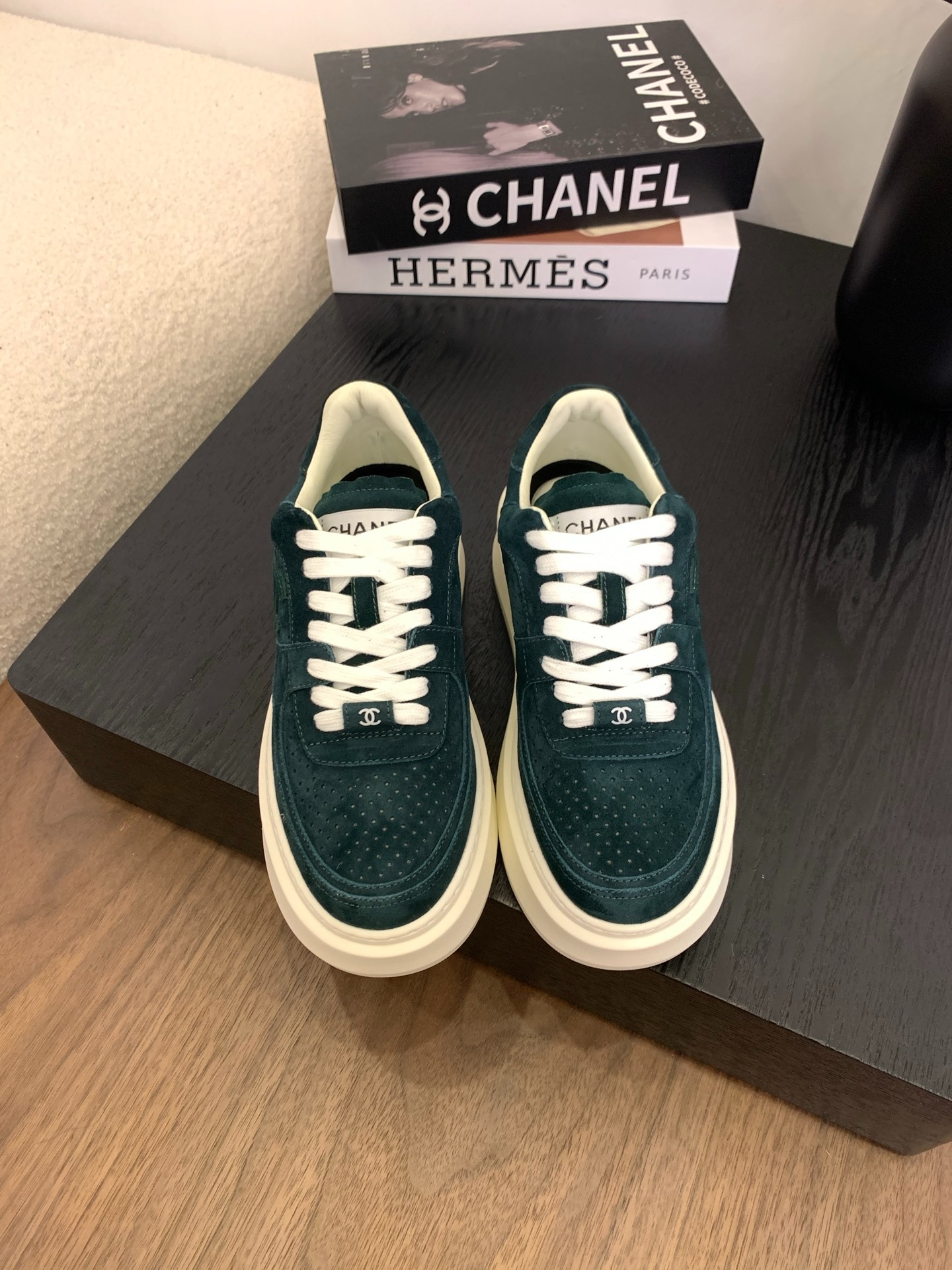 샤넬 25 신상 통굽 슬립온 보드화