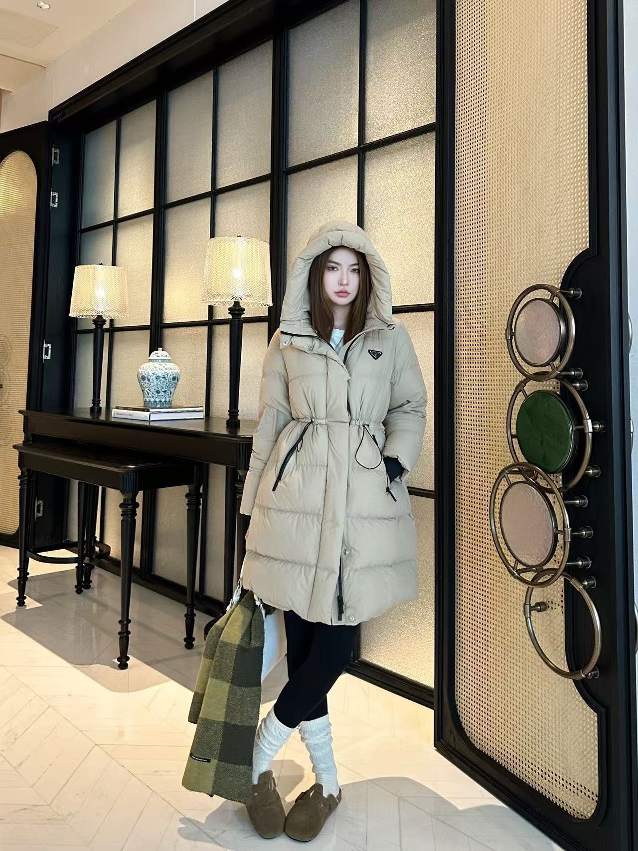 프라다 신상 후드 패딩 하프코트