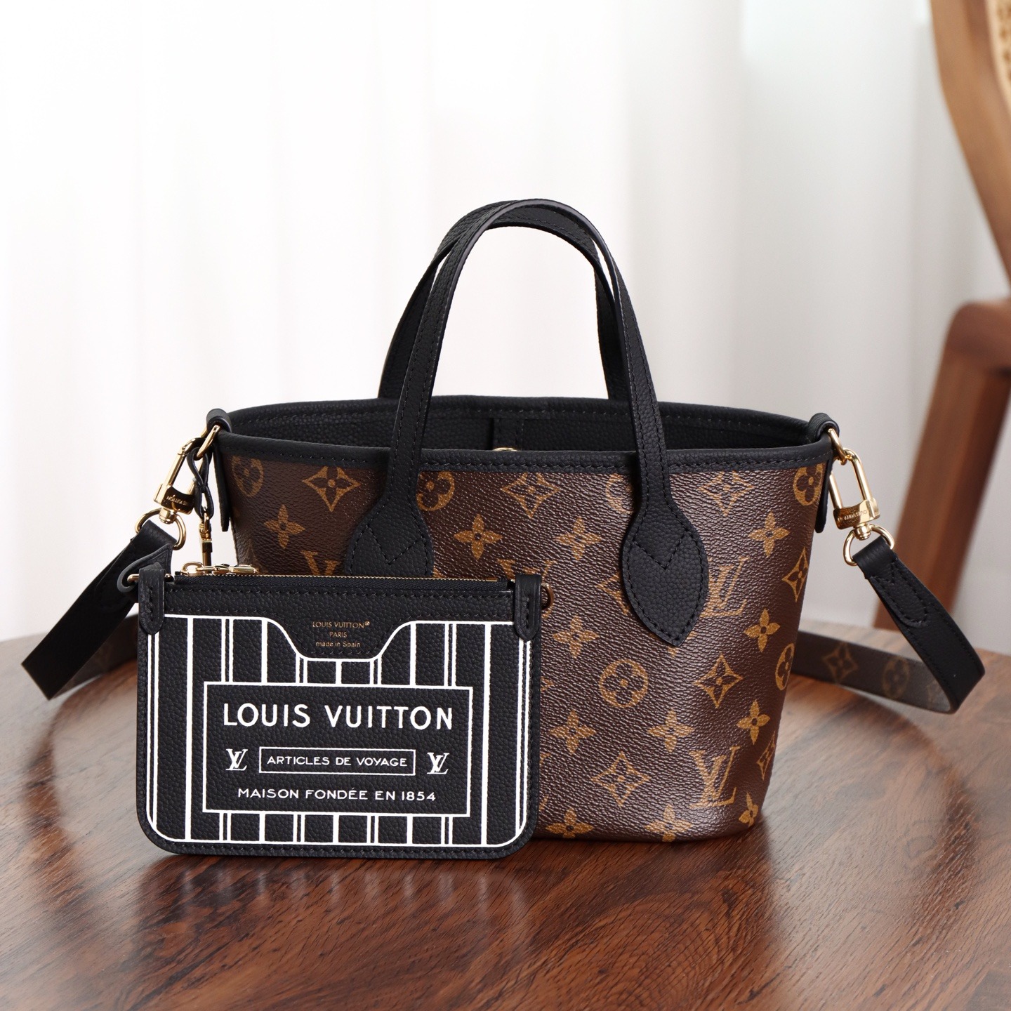 루이비통 네버풀 반둘리에 인사이드 아웃bb