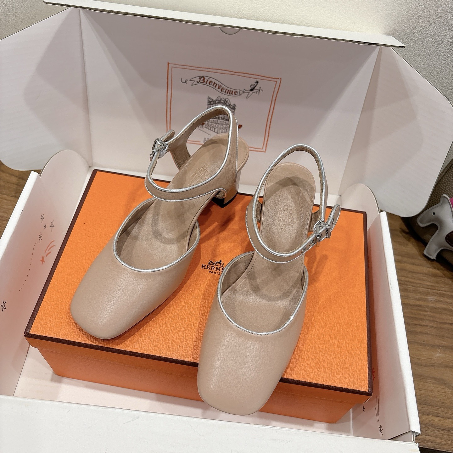 에르메스 25 신상 플랫 샌들