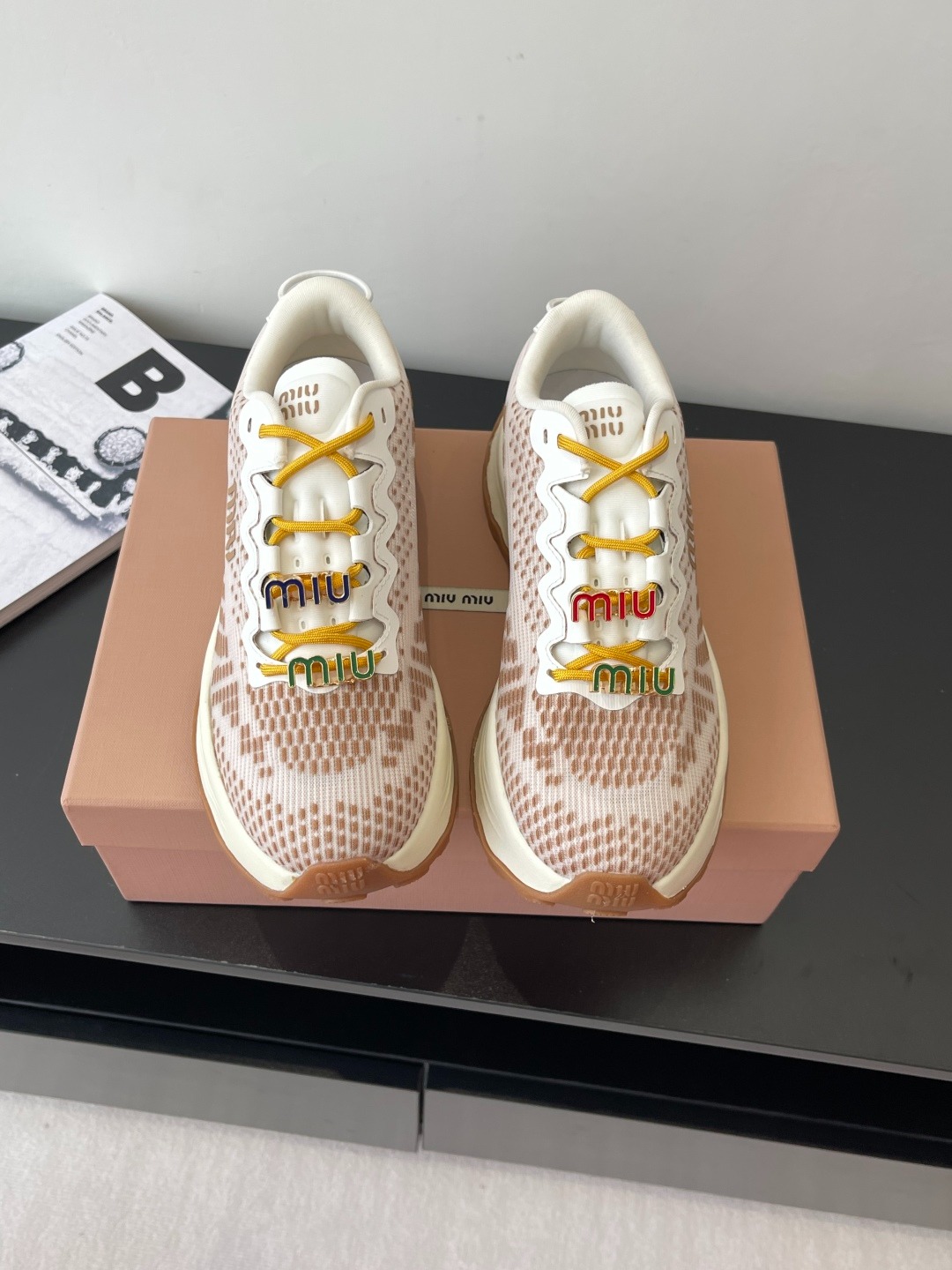 미우미우 25 최신 아메리칸 핫 스니커즈