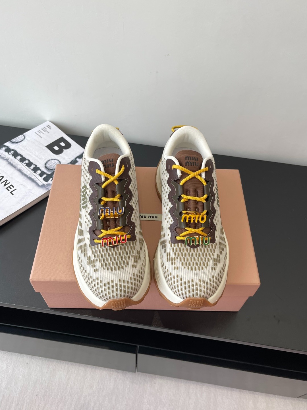 미우미우 25 최신 아메리칸 핫 스니커즈