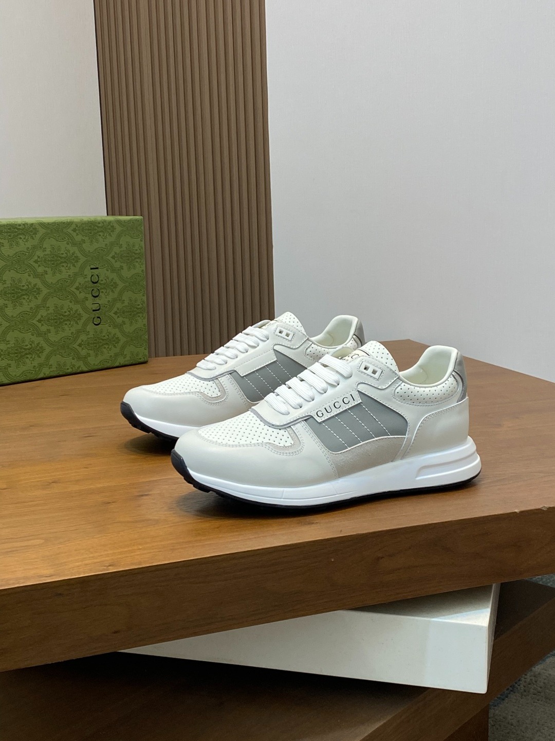 구찌 클래식 남성 스니커즈