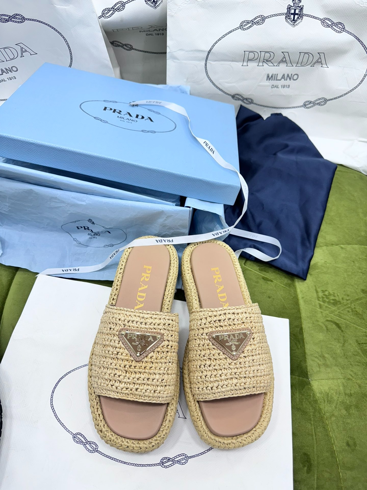 프라다 밀짚 바캉스 슬리퍼