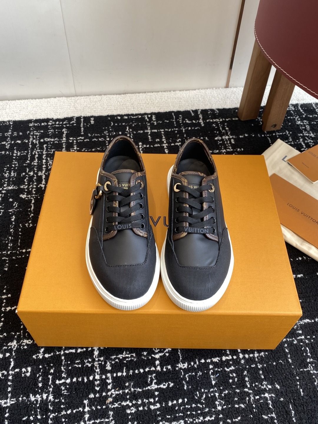 루이비통 25 뉴라군 스니커즈