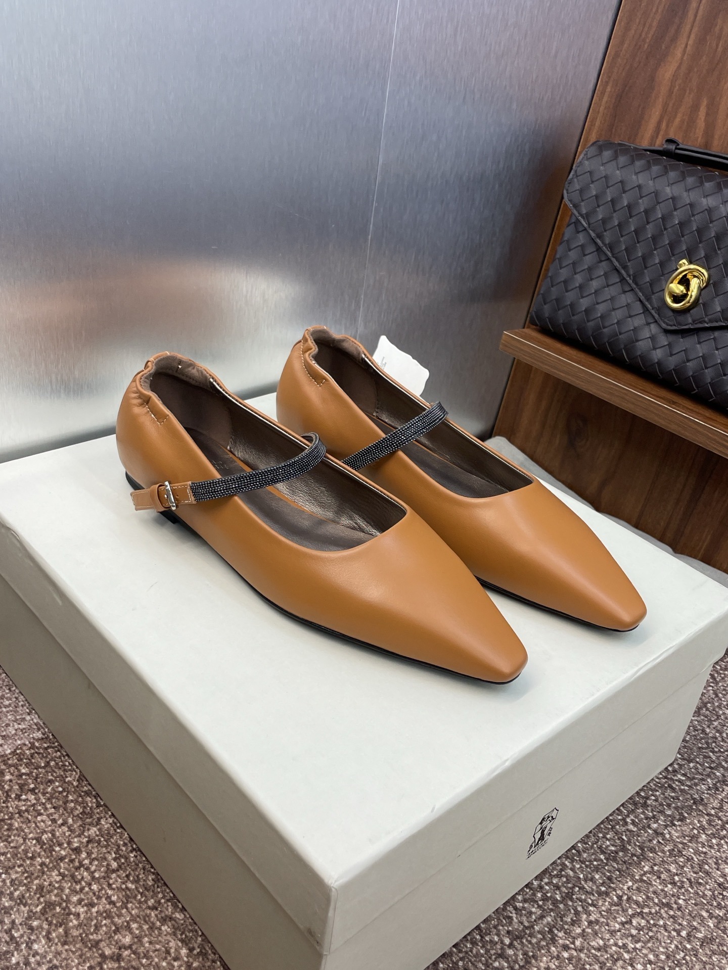 브루넬로쿠치넬리 쿠치넬리 2025 가을/겨울 신상 플랫슈즈