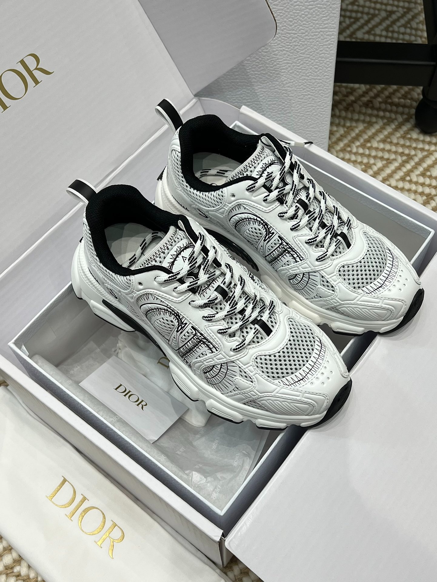 디올 신상 크로노 스니커즈