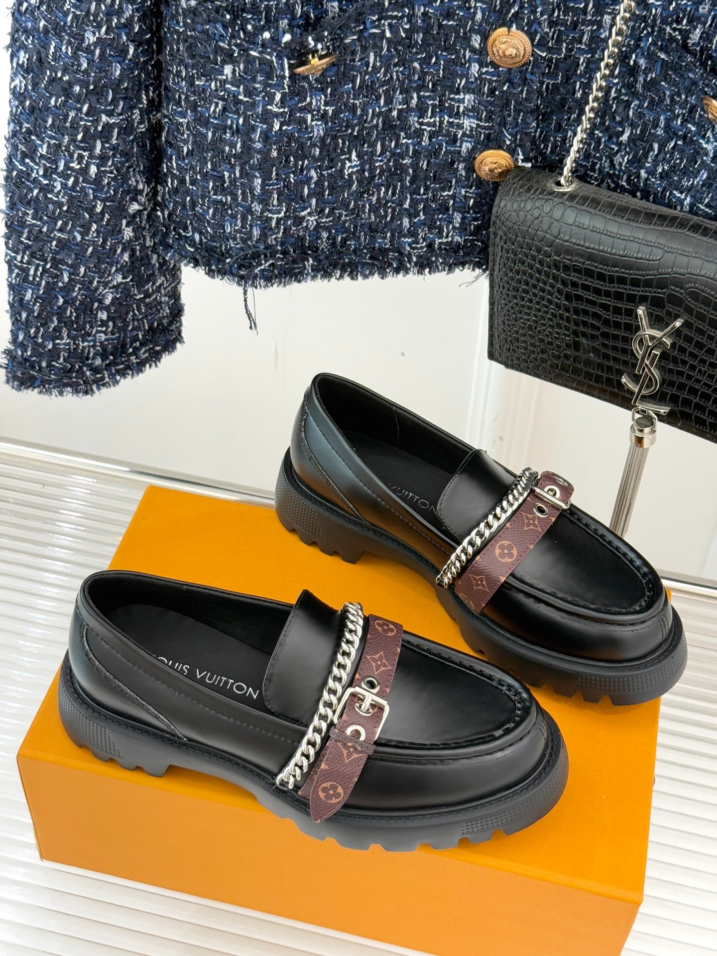 루이비통 25WF 신상 체인 통굽 로퍼