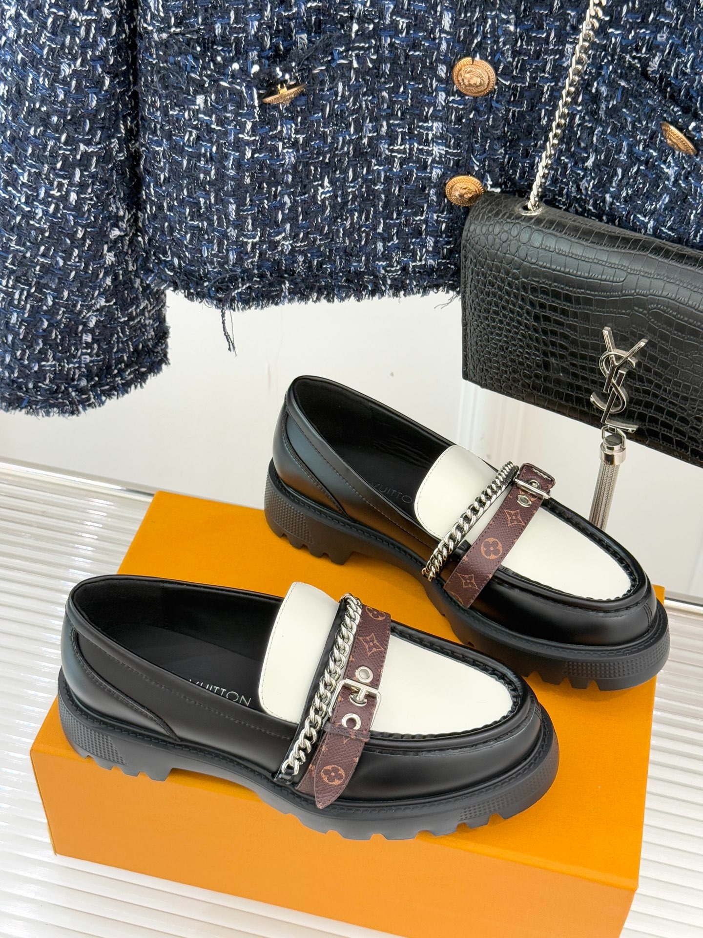 루이비통 25WF 신상 체인 통굽 로퍼
