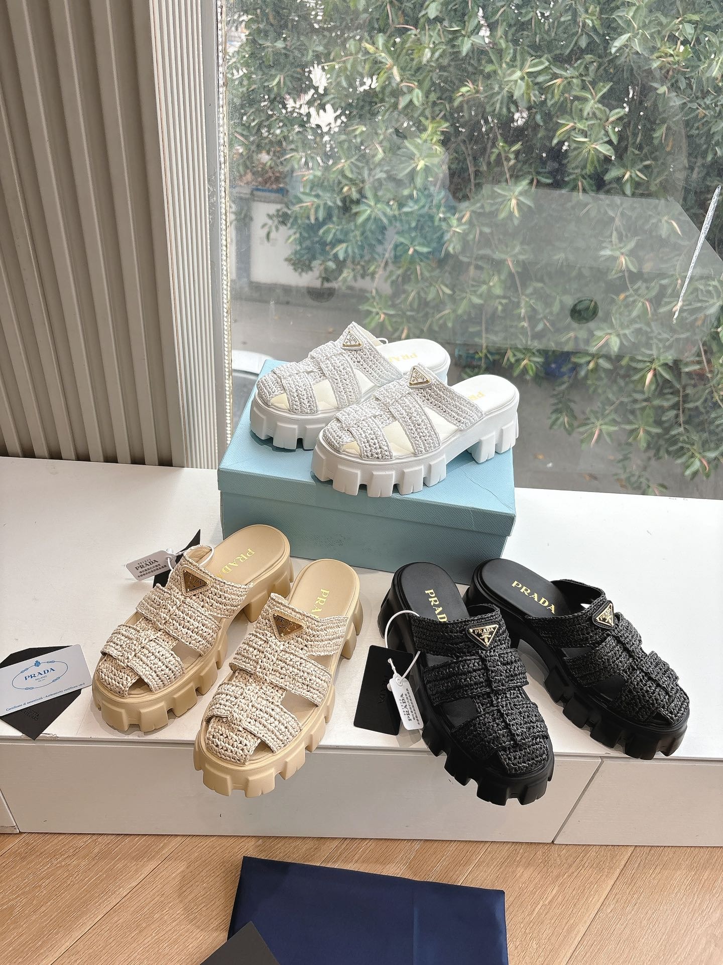 프라다 2025 봄여름 신상 통굽 샌들 벨크로