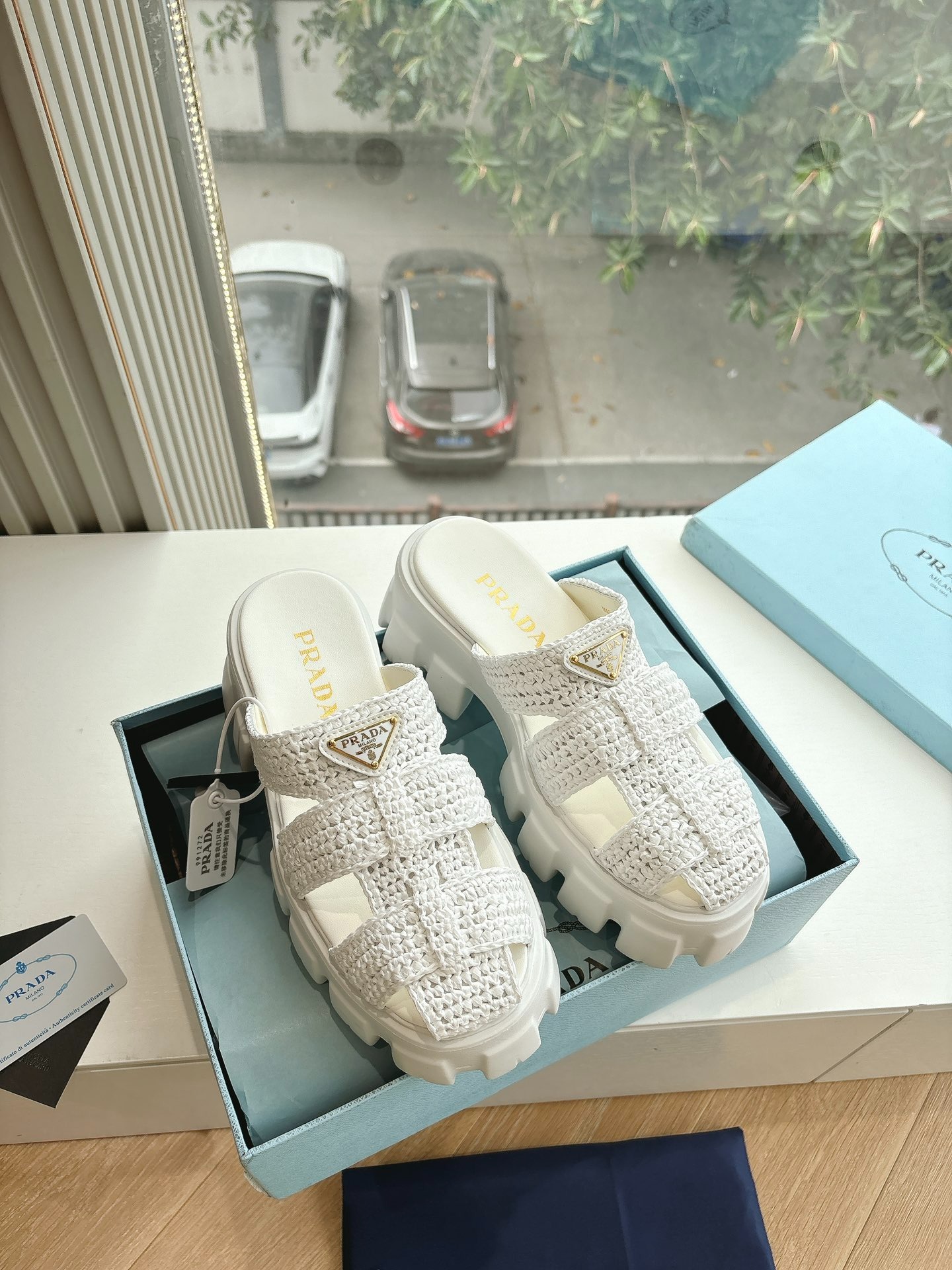 프라다 2025 봄여름 신상 통굽 샌들 벨크로