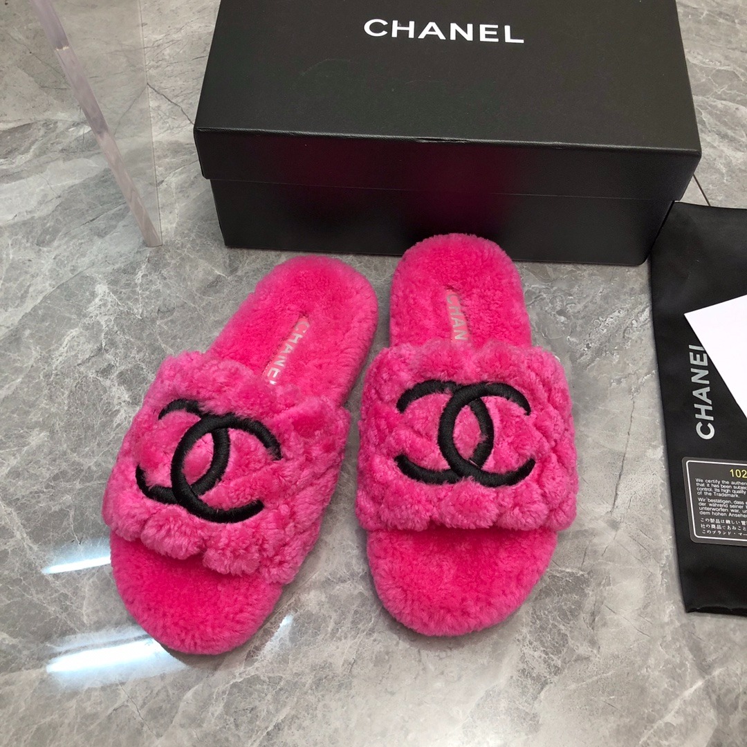 샤넬 25 신상 양털 슬리퍼