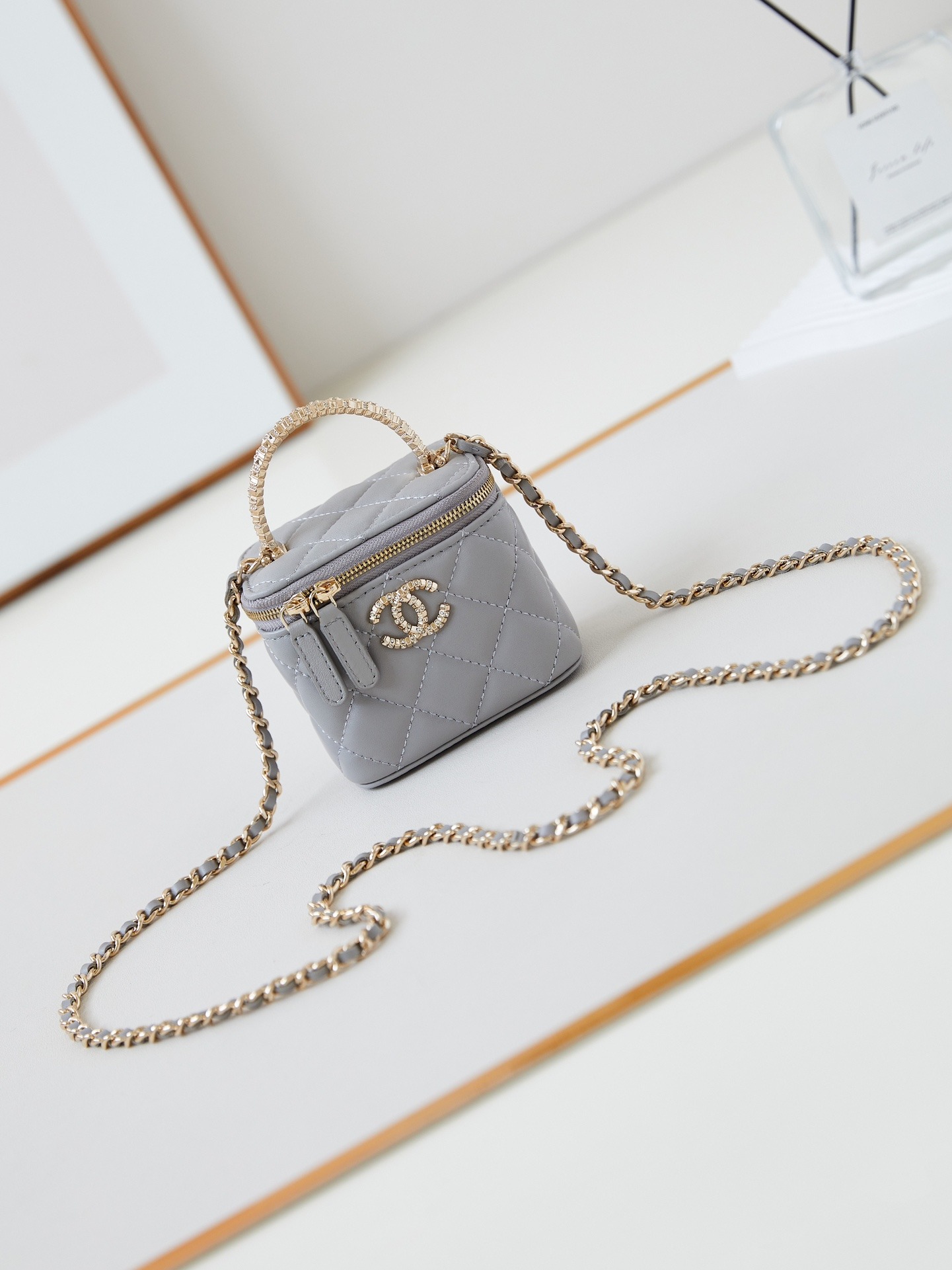 샤넬넬 24a 체인 코스메틱 케이스