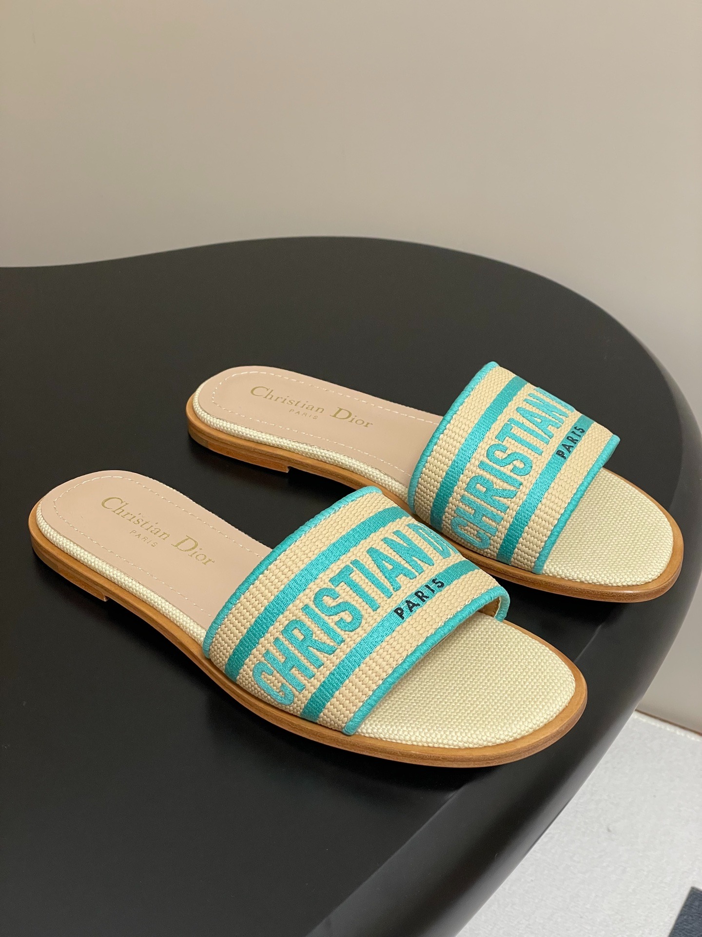 디올 25ss 봄여름 신상 스트랩 슬리퍼