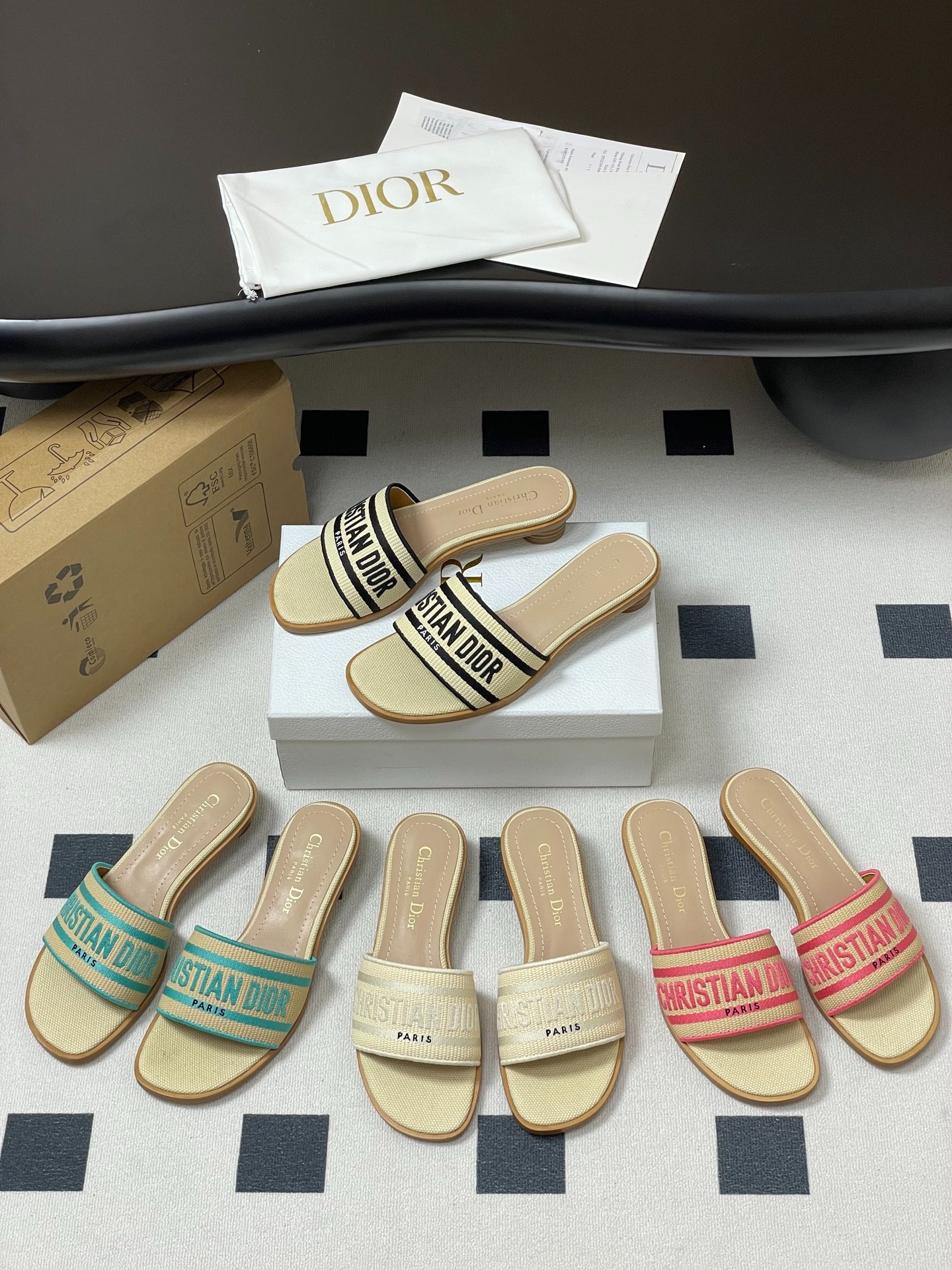 디올 25ss 봄여름 신상 스트랩 슬리퍼