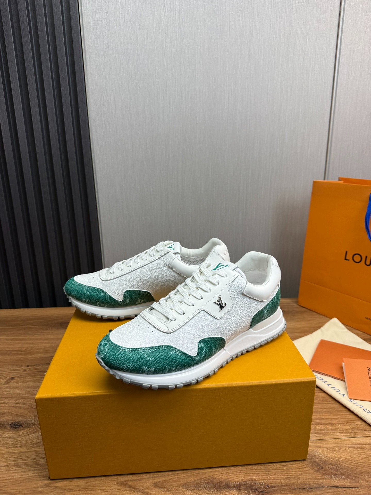 루이비통 신상 스니커즈