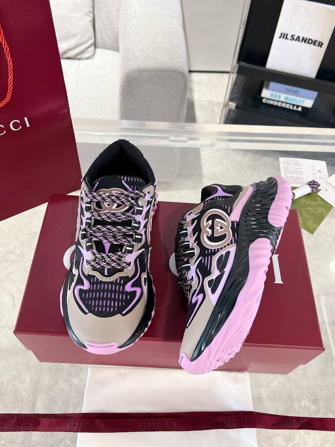 구찌 리플 커플 스니커즈