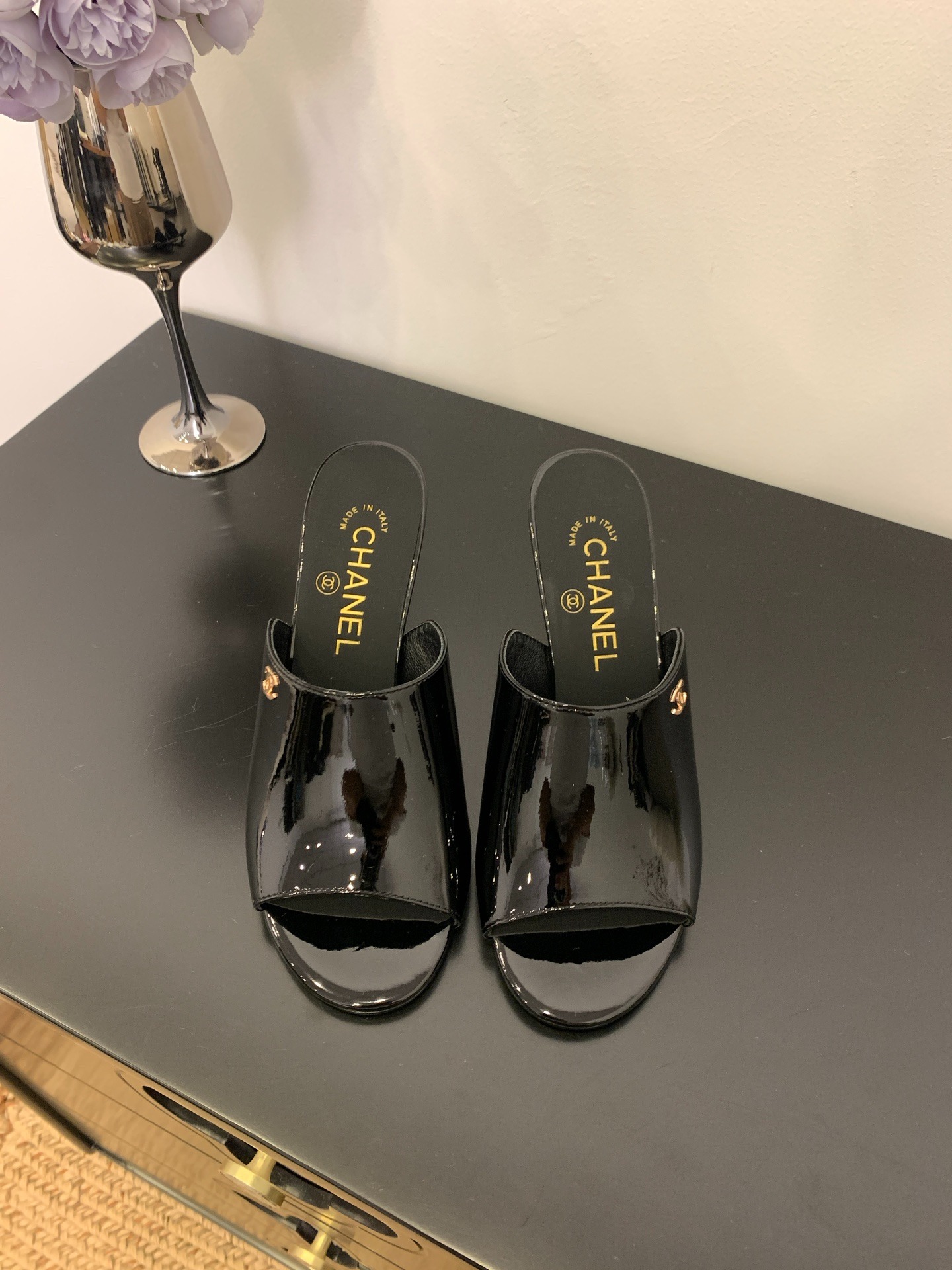 샤넬 25 신상 일자 와인잔굽 슬리퍼