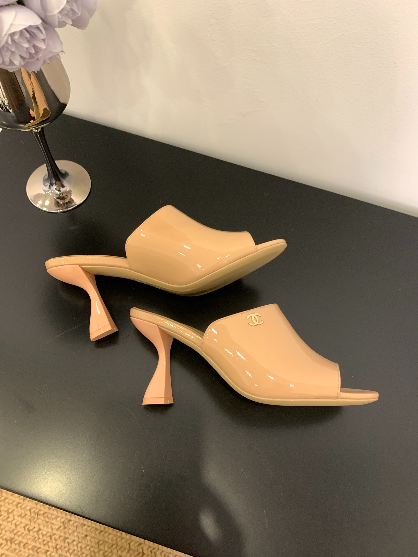 샤넬 25 신상 일자 와인잔굽 슬리퍼