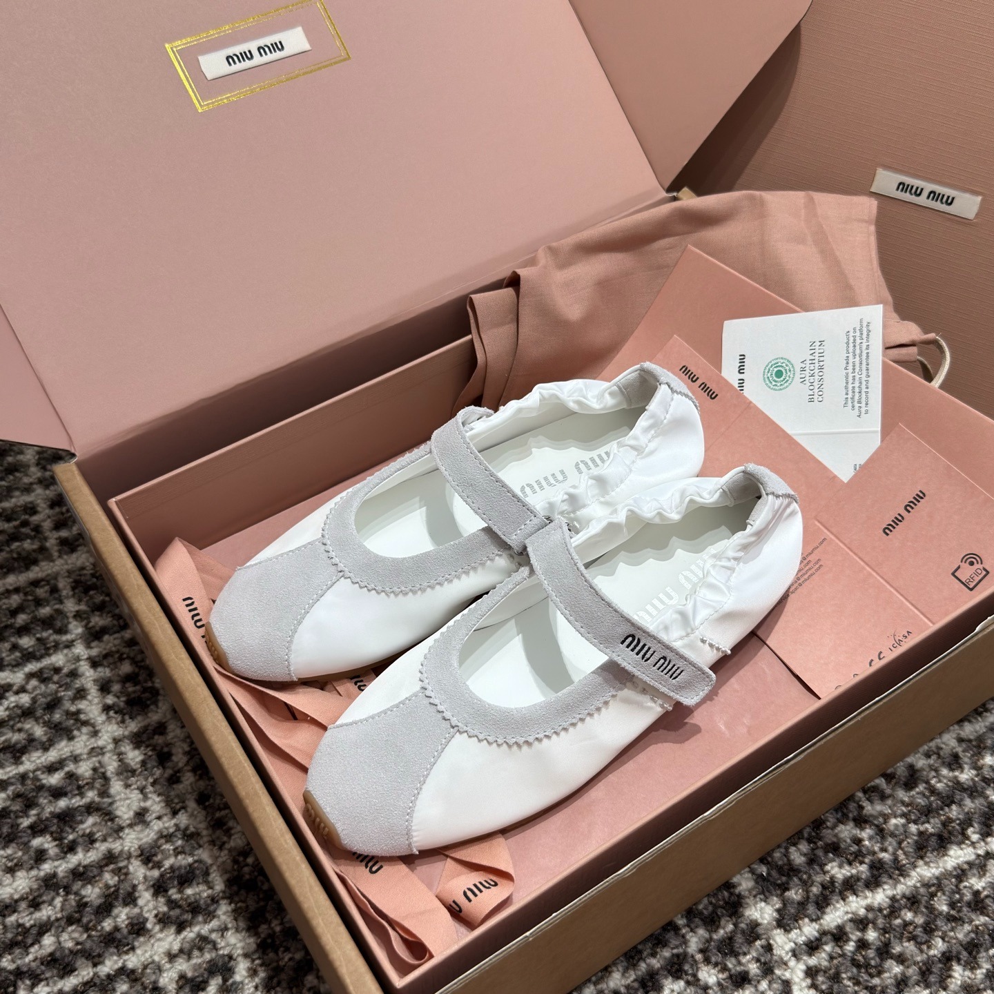 미우미우 25SS 신상 타이레 슈즈