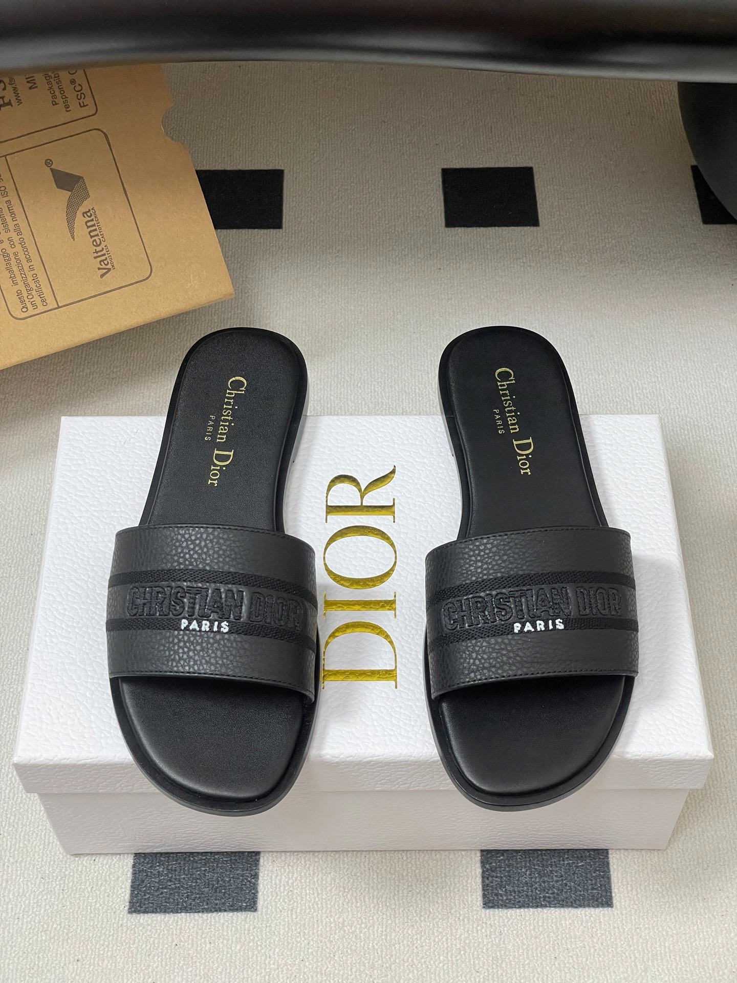 디올 25ss 봄여름 신상 Di-Dway 스트랩 슬리퍼