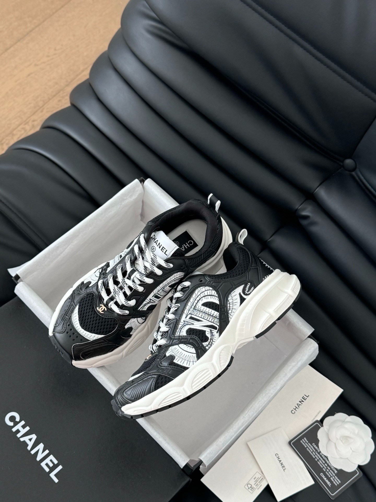 샤넬 25C 신상 팬더 스니커즈