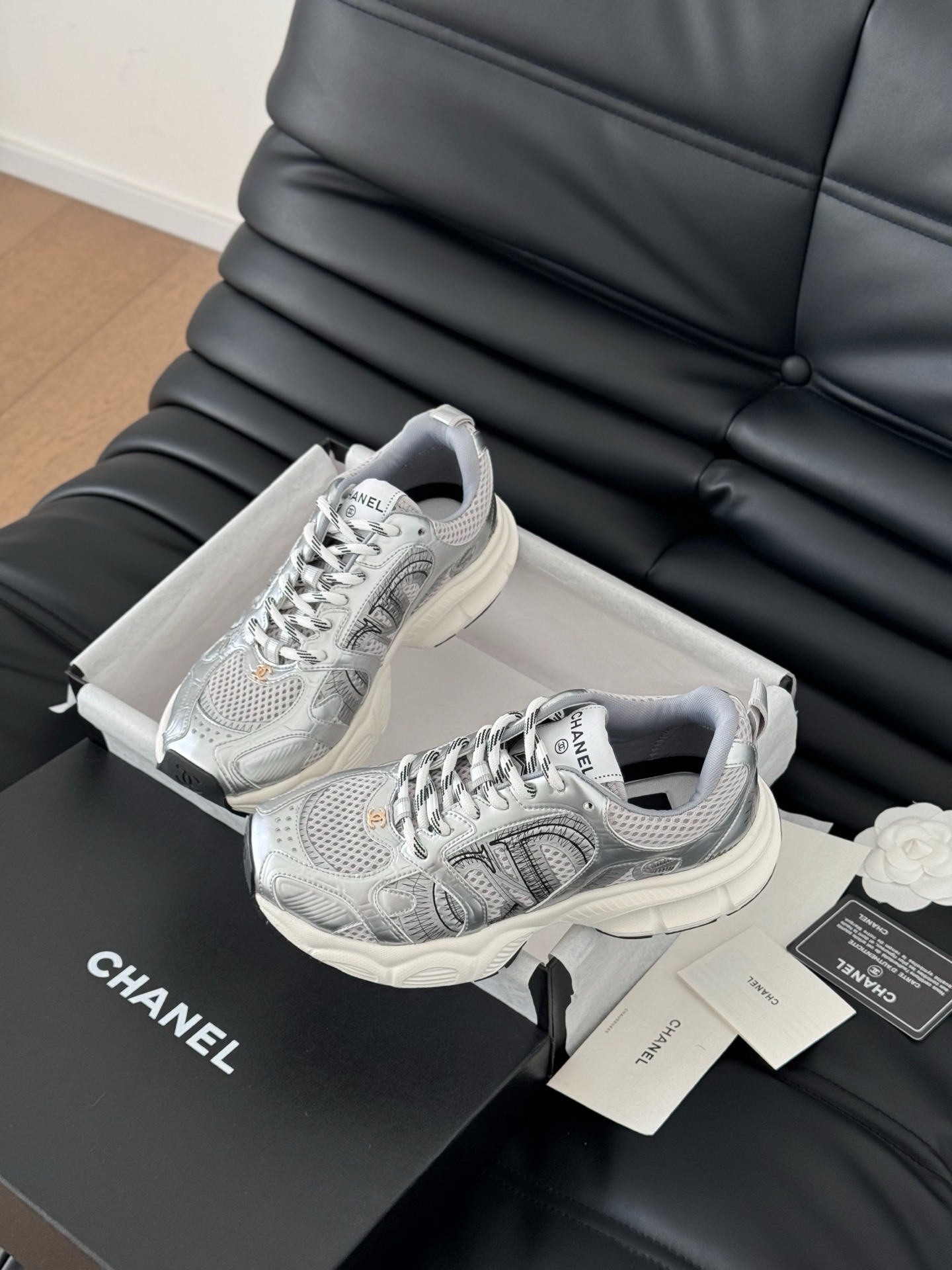 샤넬 25C 신상 팬더 스니커즈