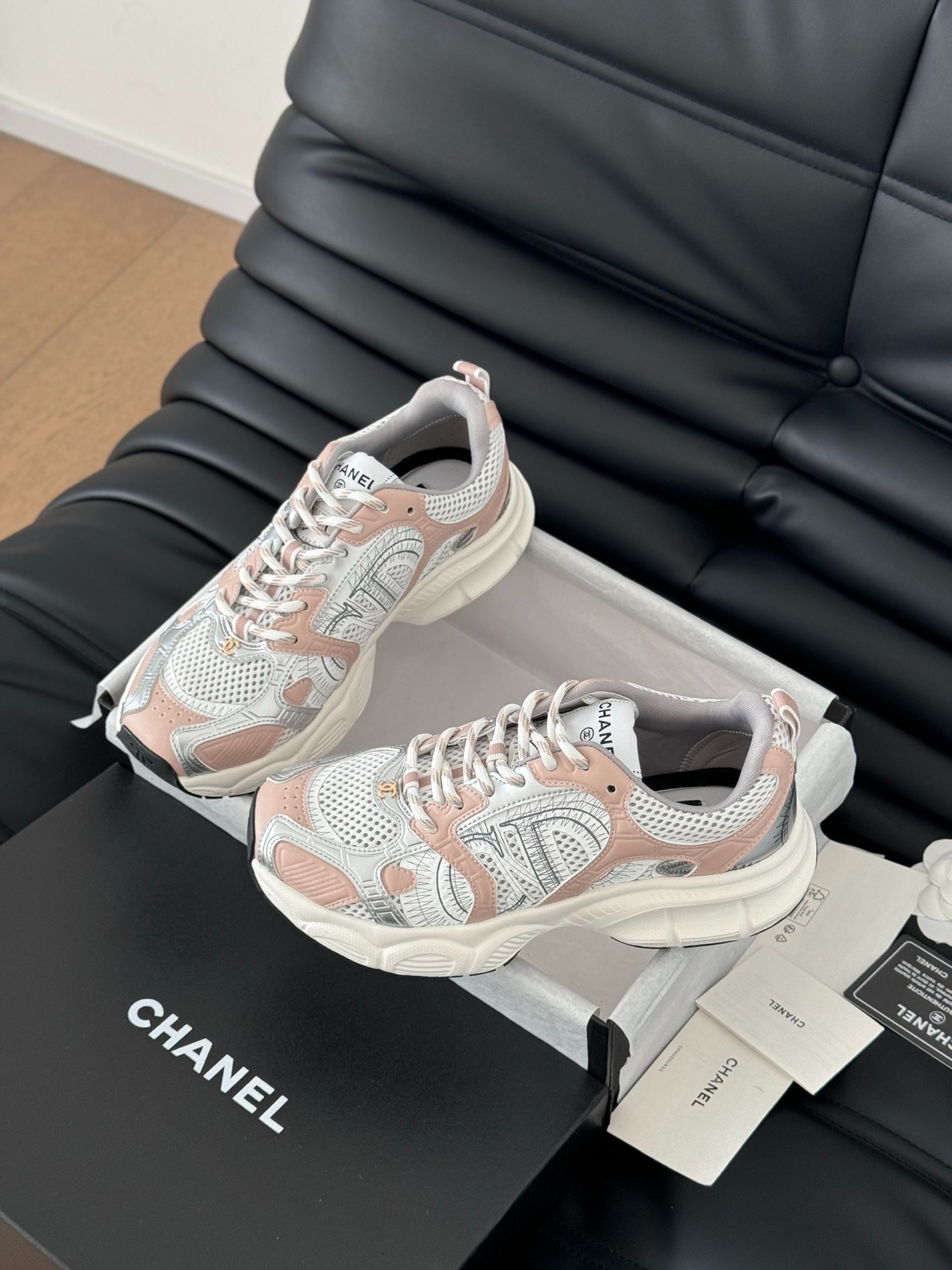 샤넬 25C 신상 팬더 스니커즈