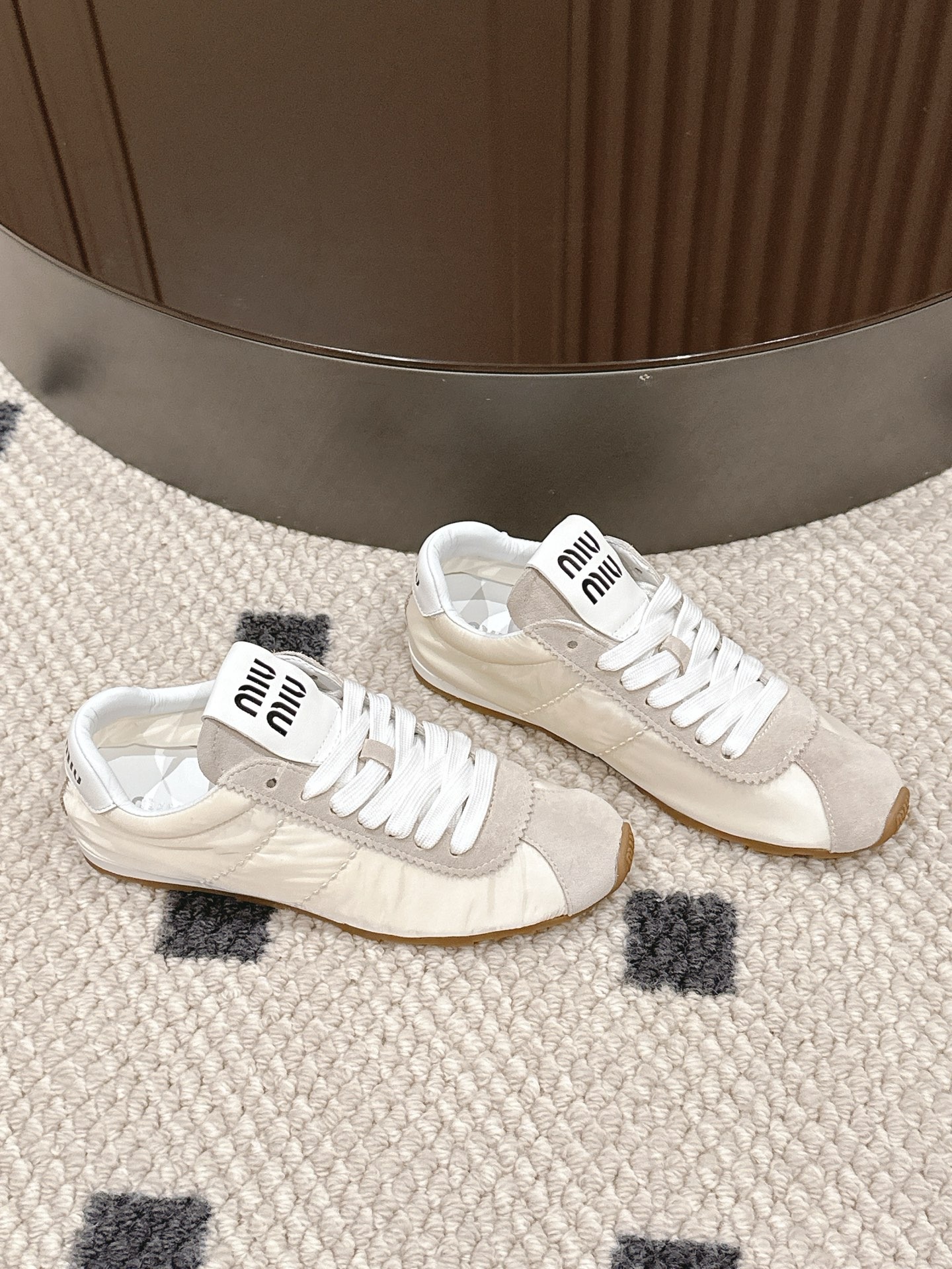 미우미우 25 런닝 신상 트레이닝 운동화