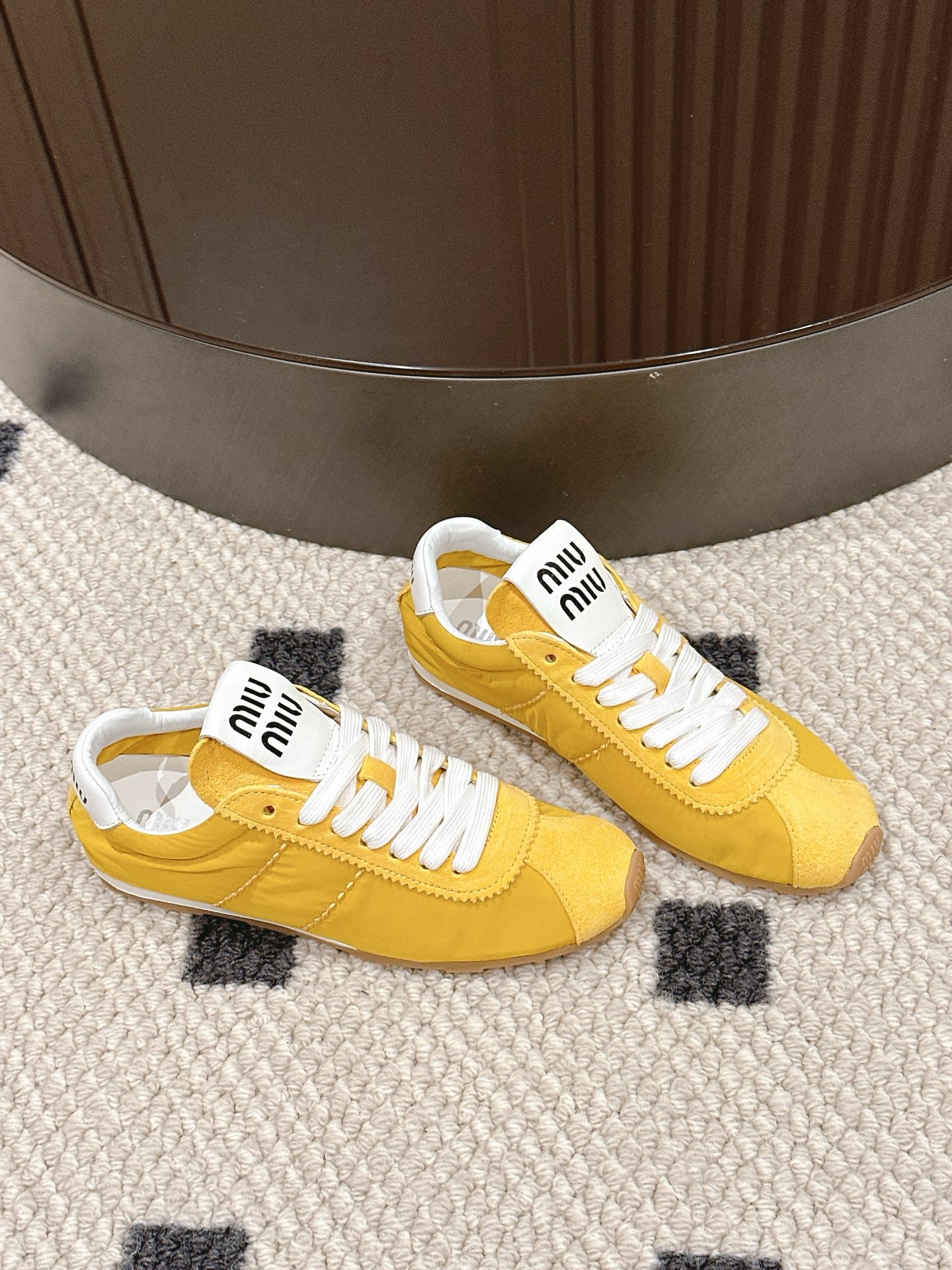 미우미우 25 런닝 신상 트레이닝 운동화