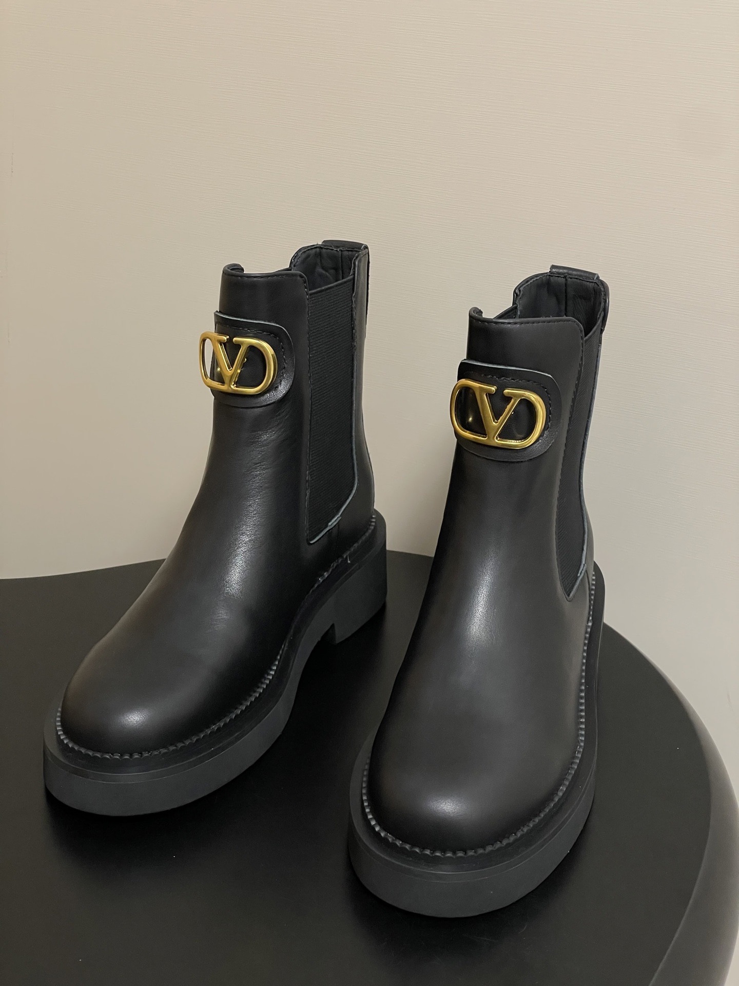 발렌티노 25 가을겨울 신상 통굽 앵클부츠