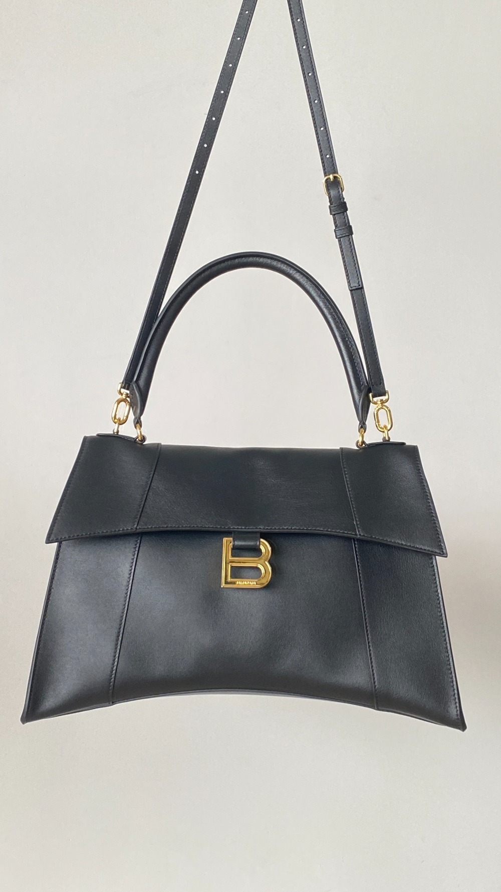 발렌시아가 신상 다운타운 핸드백