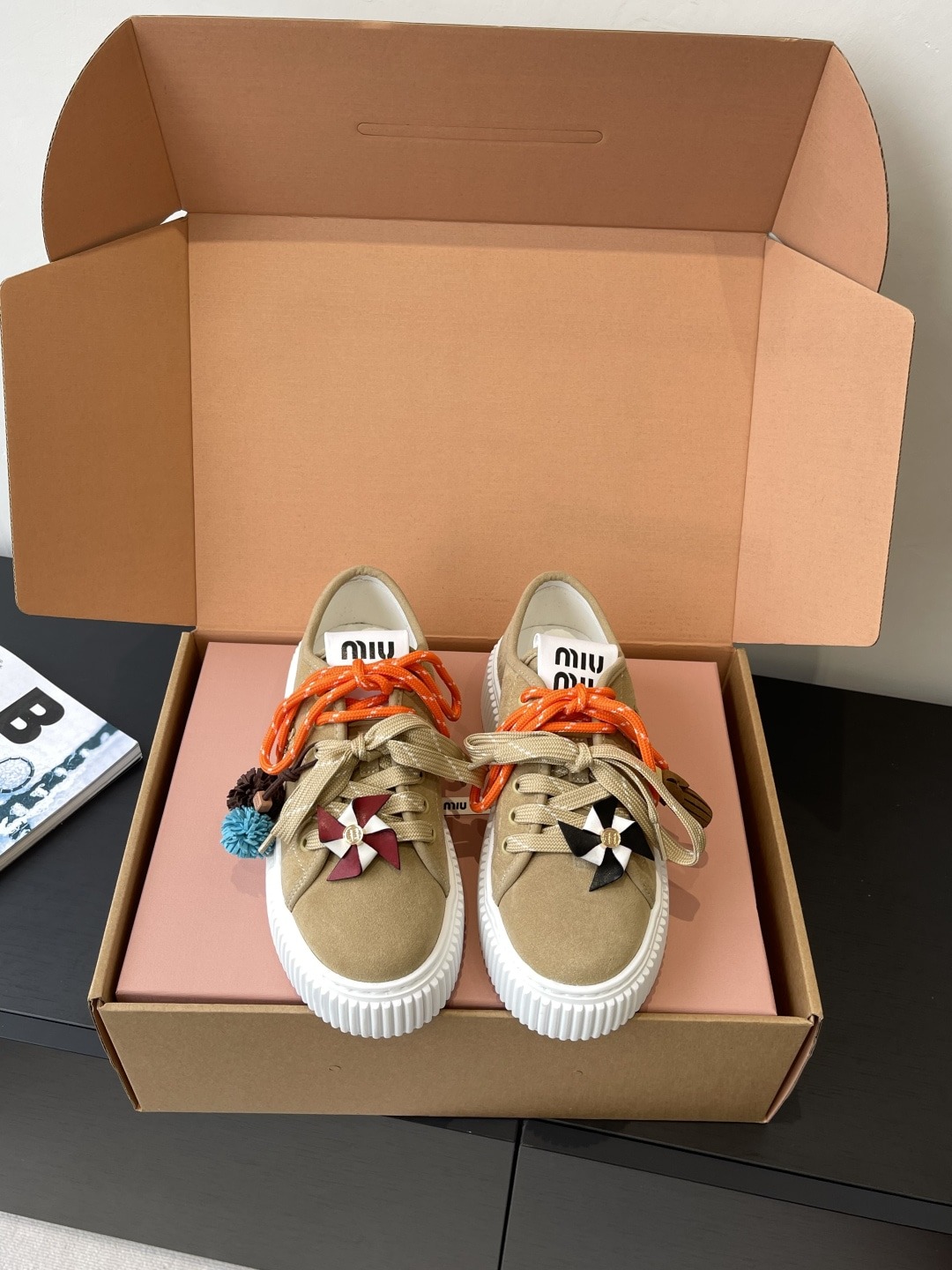 미우미우 25ss 신상 양가죽 통굽 스몰화