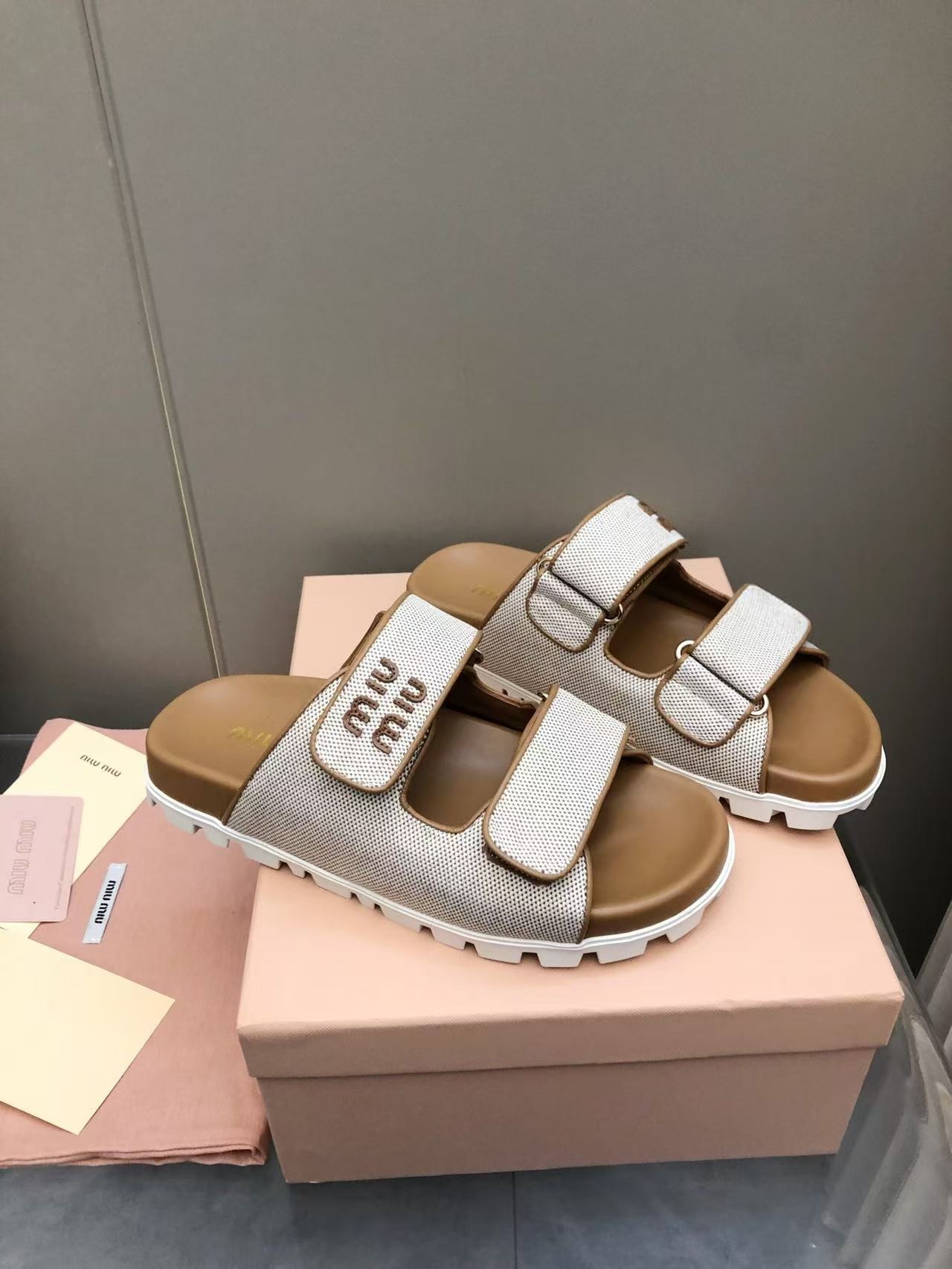 미우미우 25 신상 메쉬 슬리퍼