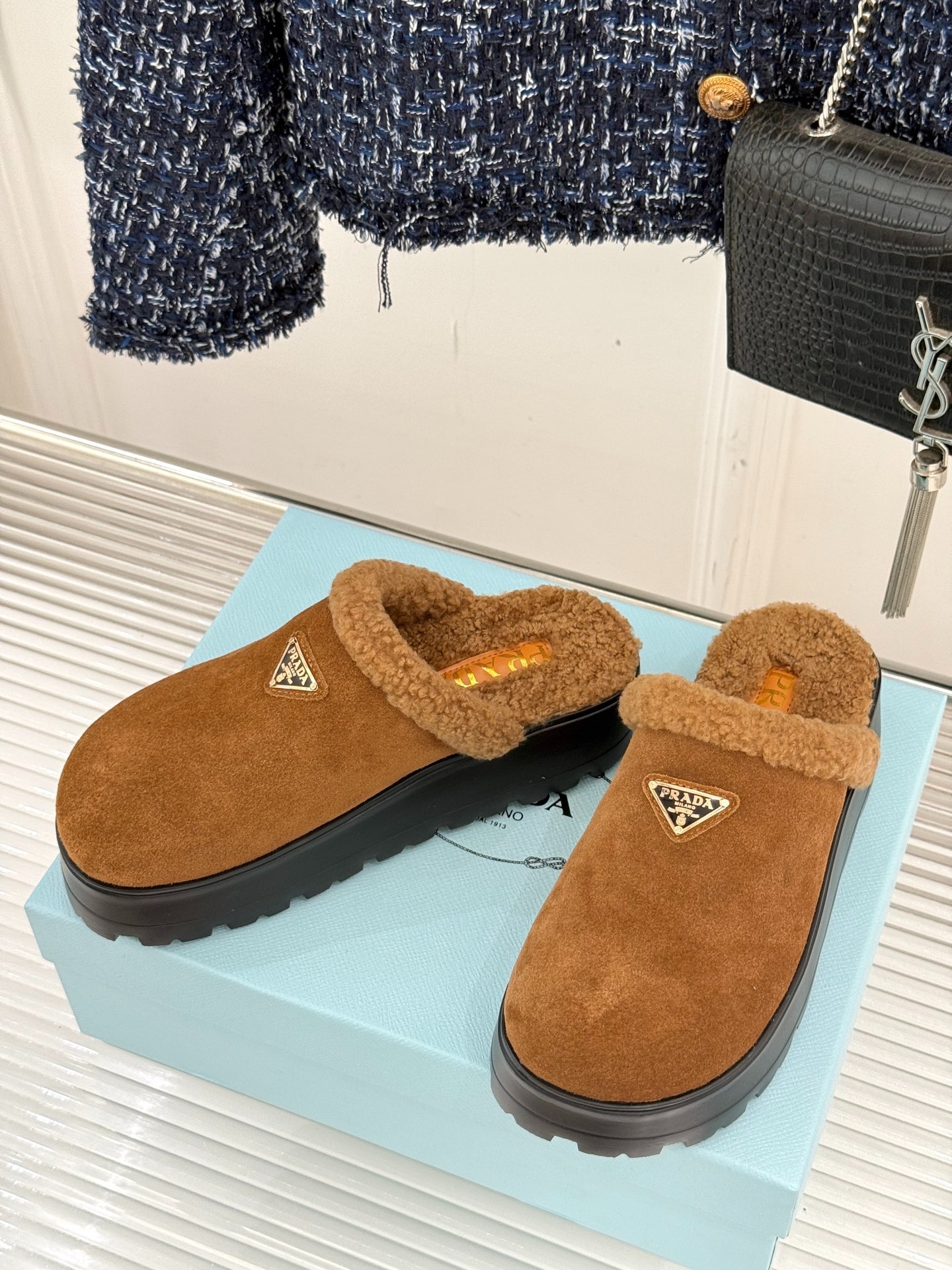 프라다 25WF 신상 슬리퍼