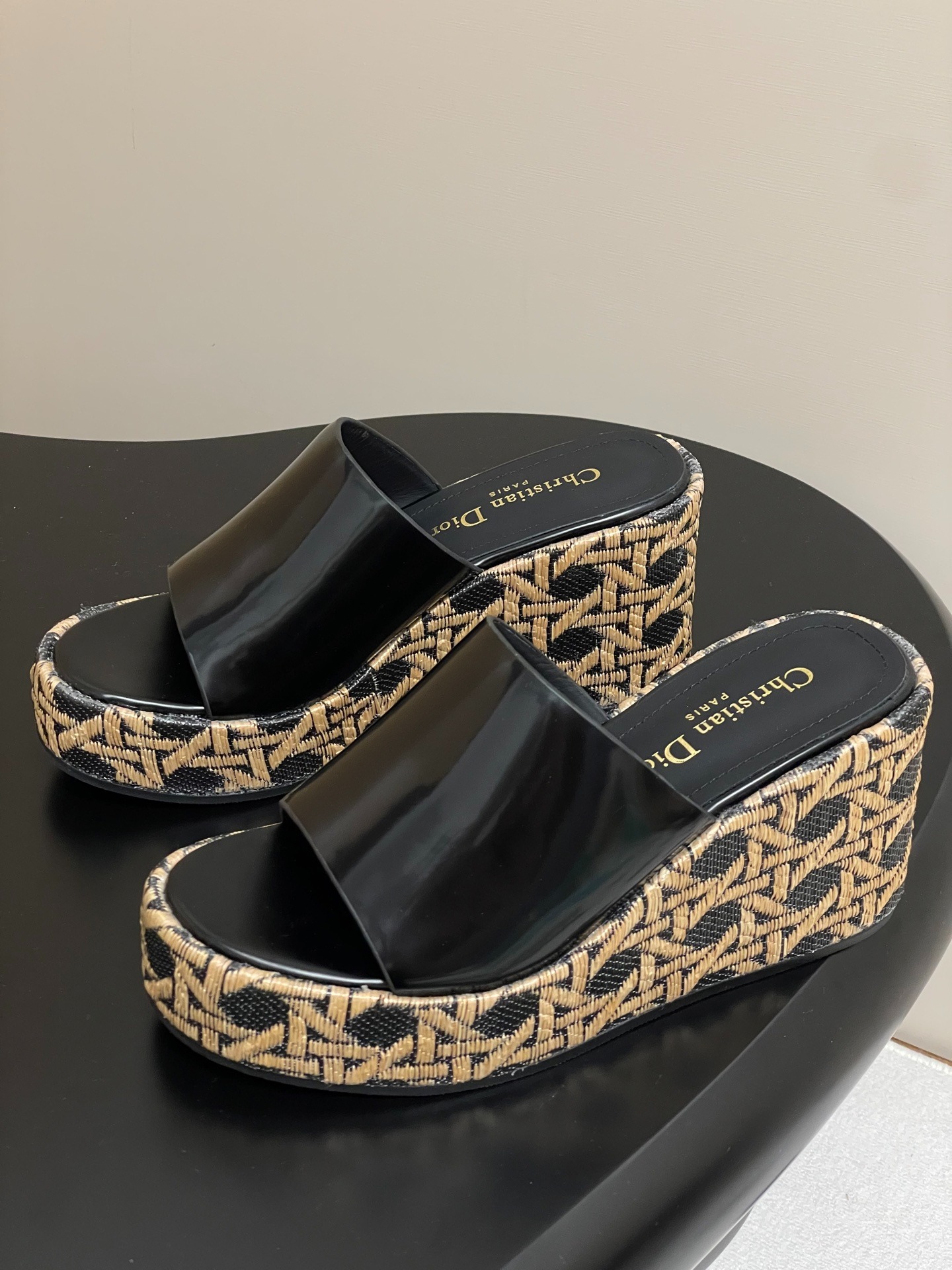 디올 25ss 봄여름 신상 D-Attitude 웨지 슬리퍼