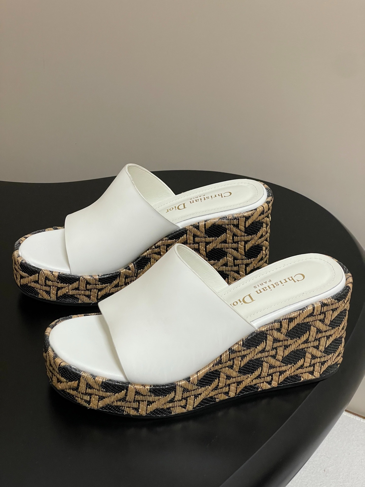 디올 25ss 봄여름 신상 D-Attitude 웨지 슬리퍼