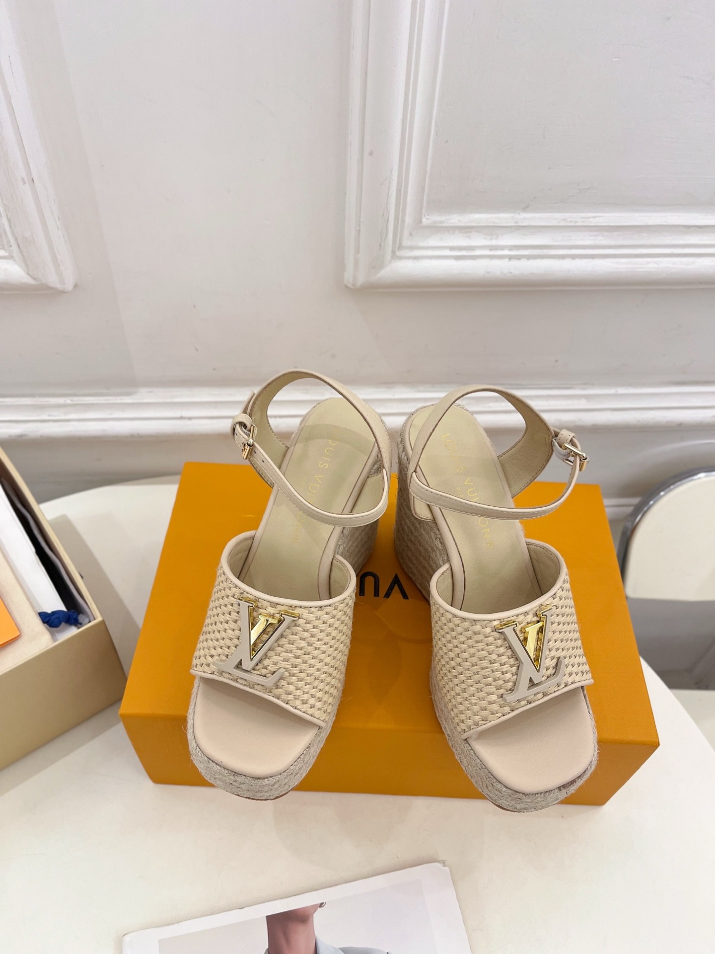 루이비통 25  신상 로프 웨지 샌들