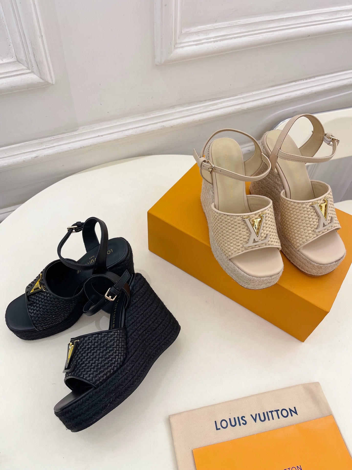 루이비통 25  신상 로프 웨지 샌들