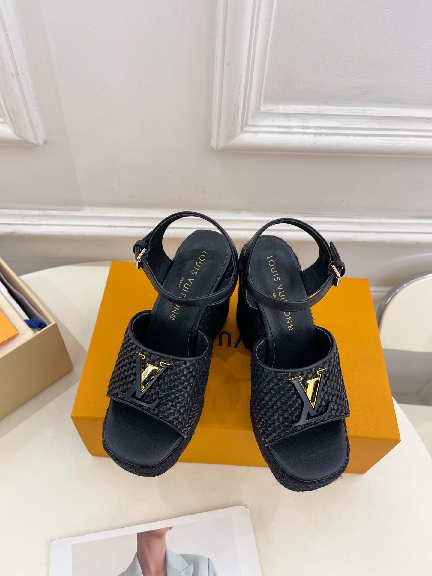 루이비통 25  신상 로프 웨지 샌들