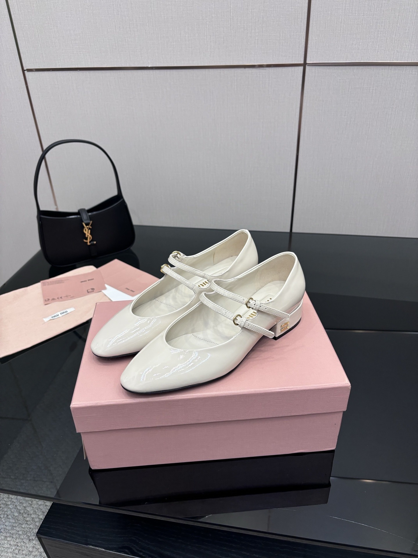 미우미우 25 신상 단화