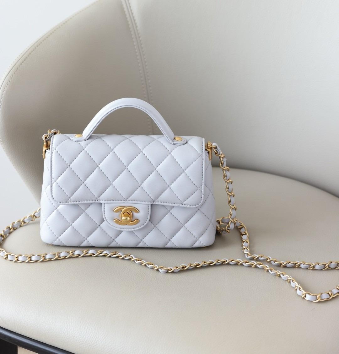 샤넬 클래식 탑핸들 미니 슬랩백