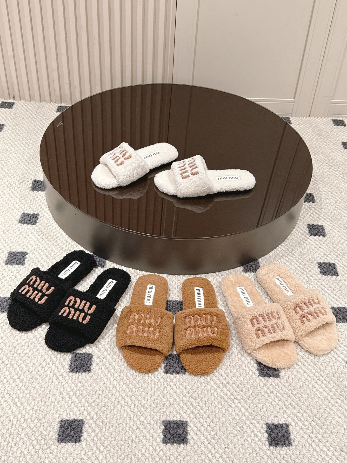 미우미우 25 신상 털 슬리퍼